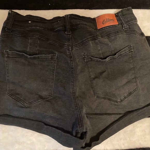 black jean shorts with slits, size 9 - Picture 2 of 2